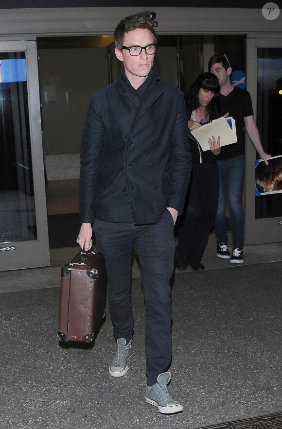Eddie Redmayne arrive à l'aéroport de LAX à Los Angeles, le 24 janvier 2015 