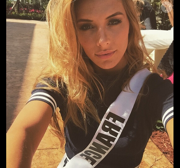 Camille Cerf à l'élection Miss Univers 2015 en Floride. Jolie selfie à l'heure du déjeuner. Janvier 2015.