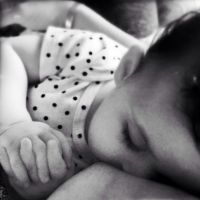 Alyssa Milano : Tendre photo avec sa fille Elizabella, 5 mois