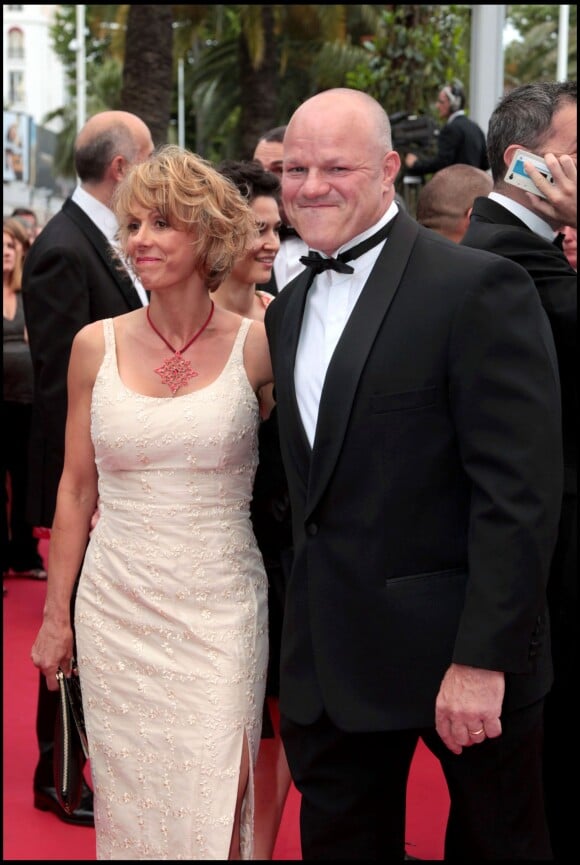Philippe Etchebest et sa femme - Montée des marches du film "La conquête" - 64e festival de Cannes en 2011.