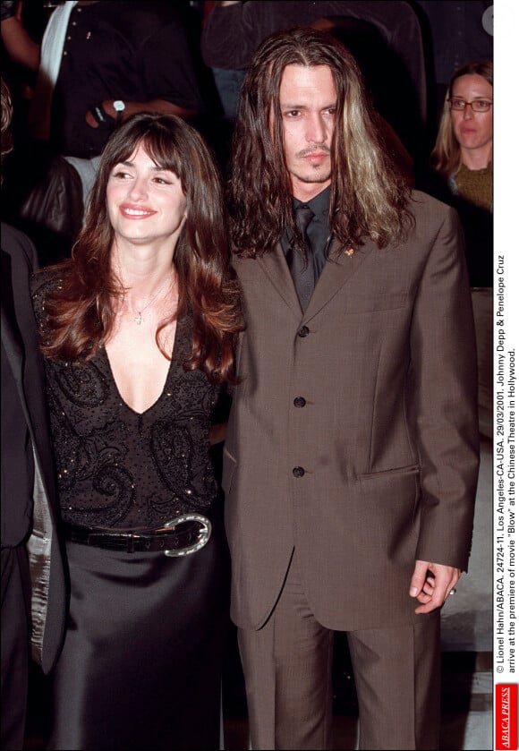 Johnny Depp et Penélope Cruz lors de l'avant-première du film Blow en 2001