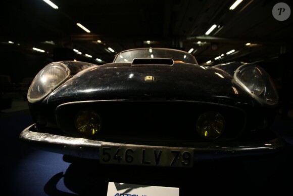 L'ancienne Ferrari qui appartenait à Alain Delon entre 1963 et 1965, une Ferrari 250 GT SWB California Spider de 1961 estimée entre 9 500 000 – 12 000 000 € - Artcurial a découvert 60 automobiles de la collection Baillon qui seront vendues aux enchères lors du salon Rétromobile à Paris le 3 février 2015