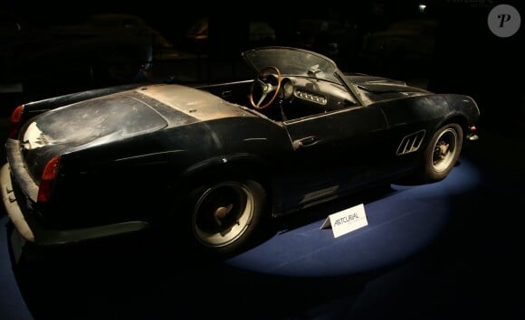 L'ancienne Ferrari qui appartenait à Alain Delon entre 1963 et 1965, une Ferrari 250 GT SWB California Spider de 1961 estimée entre 9 500 000 – 12 000 000 € - Artcurial a découvert 60 automobiles de la collection Baillon qui seront vendues aux enchères lors du salon Rétromobile à Paris le 3 février 2015