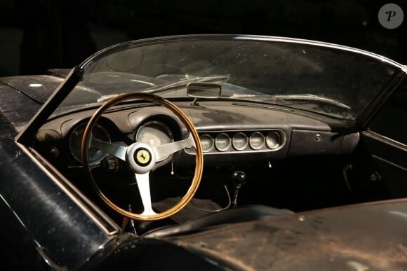 L'ancienne Ferrari qui appartenait à Alain Delon entre 1963 et 1965, une Ferrari 250 GT SWB California Spider de 1961 estimée entre 9 500 000 – 12 000 000 € - Artcurial a découvert 60 automobiles de la collection Baillon qui seront vendues aux enchères lors du salon Rétromobile à Paris le 3 février 2015