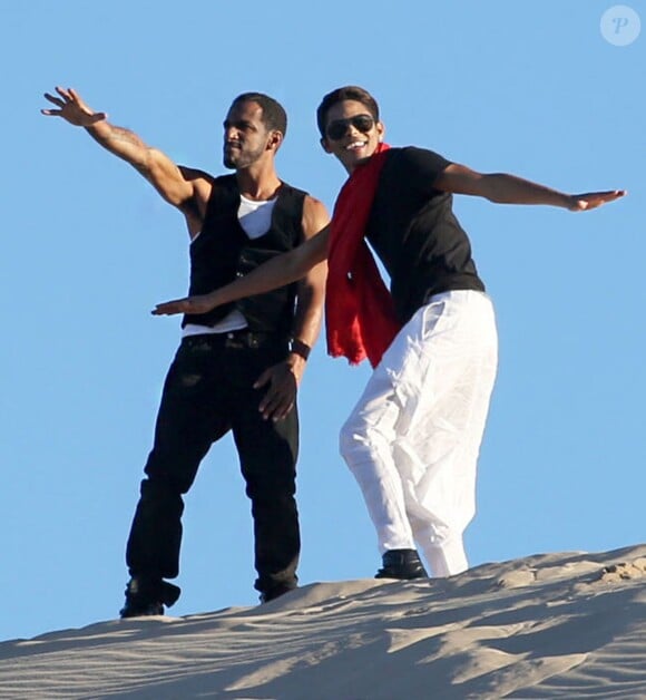 Exclusif - Le rappeur Stomy Bugsy et Brandon Howard, le prétendu fils caché de Michael Jackson, sur le tournage du clip de leur chanson "I'm Fly" dans le désert du Nevada le 23 décembre 2014.