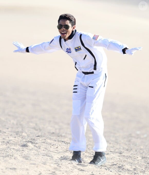Exclusif - Stomy Bugsy et Brandon Howard, le prétendu fils caché de Michael Jackson, sur le tournage du clip de leur chanson "I'm Fly" dans le désert du Nevada le 23 décembre 2014.