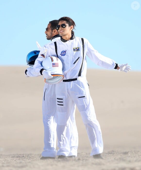 Exclusif - Stomy Bugsy et Brandon Howard, le prétendu fils caché de Michael Jackson, sur le tournage du clip de leur chanson "I'm Fly" dans le désert du Nevada le 23 décembre 2014.
