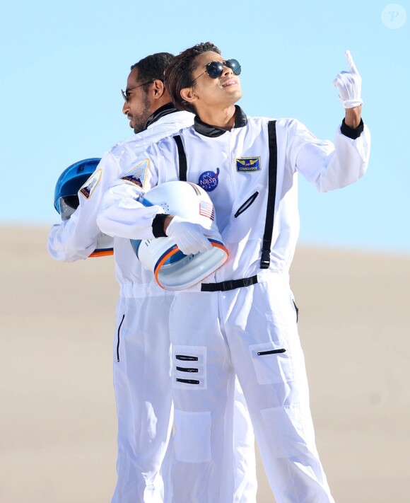 Exclusif - Stomy Bugsy et Brandon Howard, le prétendu fils caché de Michael Jackson, sur le tournage du clip de leur chanson "I'm Fly" dans le désert du Nevada le 23 décembre 2014.