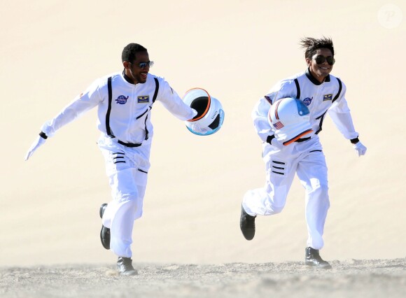 Exclusif - Stomy Bugsy et Brandon Howard, le prétendu fils caché de Michael Jackson, sur le tournage du clip de leur chanson "I'm Fly" dans le désert du Nevada le 23 décembre 2014.