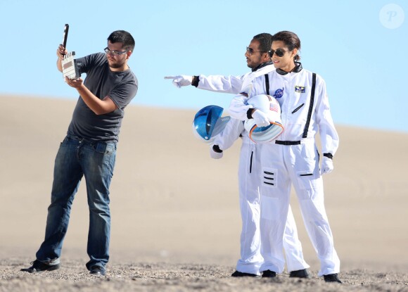 Exclusif - Stomy Bugsy et Brandon Howard, le prétendu fils caché de Michael Jackson, sur le tournage du clip de leur chanson "I'm Fly" dans le désert du Nevada le 23 décembre 2014.