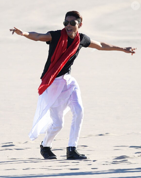 Exclusif - Stomy Bugsy et Brandon Howard, le prétendu fils caché de Michael Jackson, sur le tournage du clip de leur chanson "I'm Fly" dans le désert du Nevada le 23 décembre 2014.
