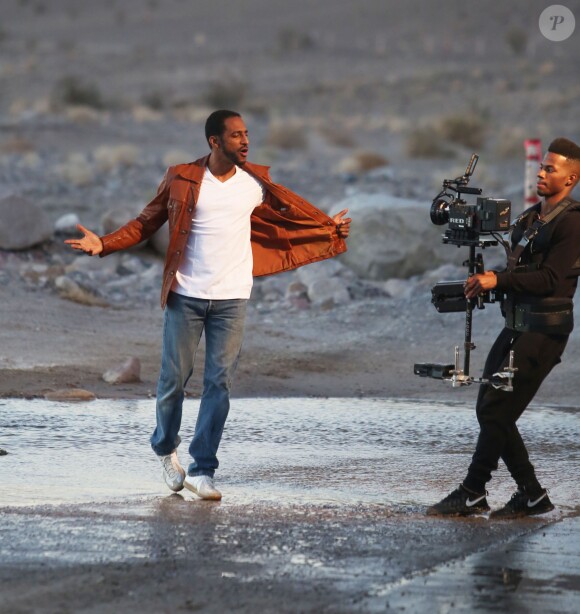 Exclusif - Stomy Bugsy et Brandon Howard, le prétendu fils caché de Michael Jackson, sur le tournage du clip de leur chanson "I'm Fly" dans le désert du Nevada le 23 décembre 2014.