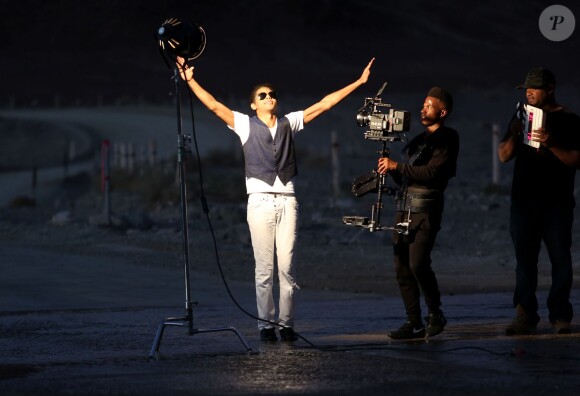 Exclusif - Stomy Bugsy et Brandon Howard, le prétendu fils caché de Michael Jackson, sur le tournage du clip de leur chanson "I'm Fly" dans le désert du Nevada le 23 décembre 2014.