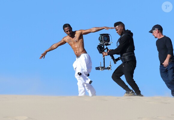 Exclusif - Stomy Bugsy et Brandon Howard, le prétendu fils caché de Michael Jackson, sur le tournage du clip de leur chanson "I'm Fly" dans le désert du Nevada le 23 décembre 2014.