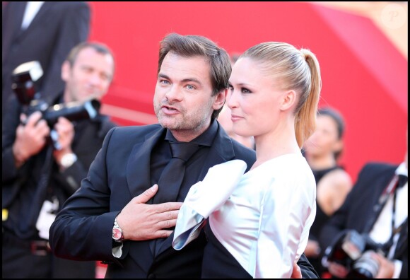Clovis Cornillac et Lilou Fogli amoureux à Cannes le 15 mai 2011.