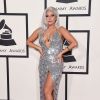 Lady Gaga assiste aux 57e Grammy Awards au Staples Center, habillée d'une robe custom argentée Brandon Maxwell. Los Angeles, le 8 février 2015.