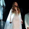 Beyoncé interprète la chanson "Take my Hand, Precious Lord" lors des 57e Grammy Awards, au Staples Center, habillée d'une robe blanche Roberto Cavalli Atelier avec un superbe collier Messika. Los Angeles, le 8 février 2015.