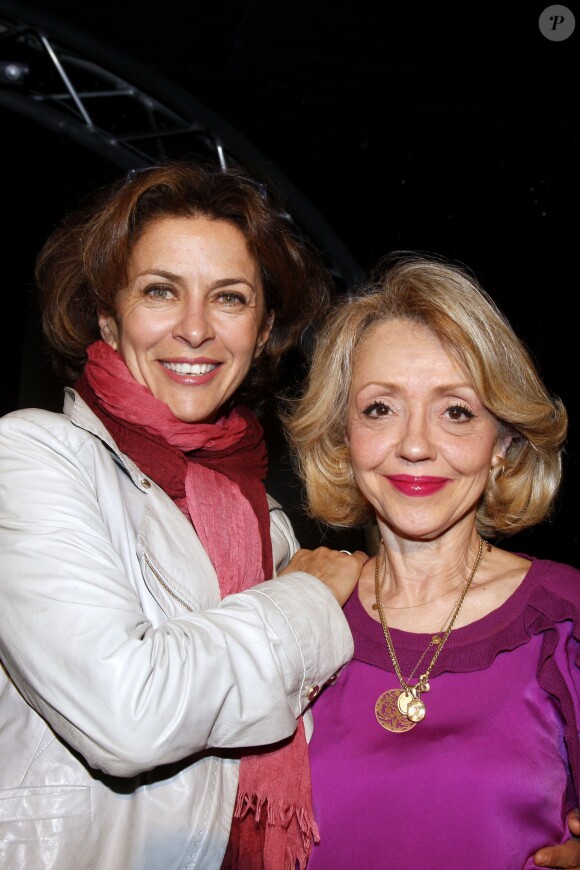 Corinne Touzet et Corinne Le Poulain - Marie Dauphin presente son spectacle 'Souvenirs savon, le one woman chant' a l'Artishow Cabaret a Paris le 29 avril 2013.