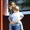 Jennifer Garner se rend au Brentwood Country Mart avec son fils Samuel, à Brentwood, le 10 février dernier