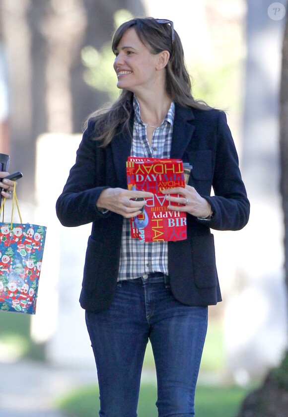 Jennifer Garner sort d'une fête d'anniversaire avec une amie à Brentwood, le 10 février 2015.
