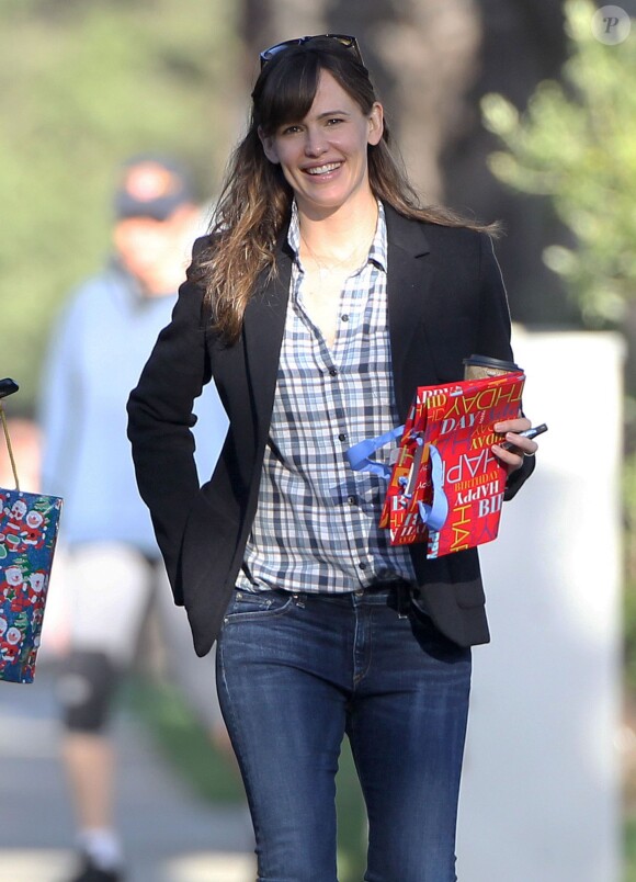 Jennifer Garner sort d'une fête d'anniversaire avec une amie à Brentwood, le 10 février 2015. 