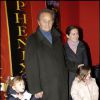 Emmanuelle Boidron (avec sa fille Leia) et Roger Hanin à Paris en décembre 2005.