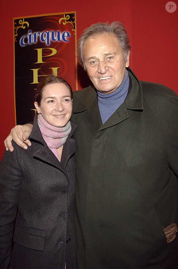 Roger Hanin et Emmanuelle Boidron à Paris, le 5 décembre 2005.
