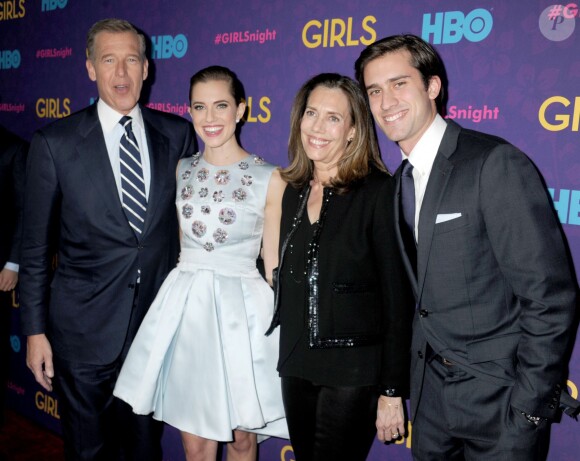 Allison Williams avec ses parents, Brian et Jane Williams, et son frère Douglas à l'avant-première de la saison 3 de "Girls" à New York, le 5 janvier 2015.