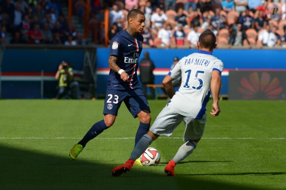 Photo : Gregory Van der Wiel et sa compagne Stéphanie Bertram Rose - photo  issue du compte Instagram du joueur du PSG le 19 juillet 2014 - Purepeople