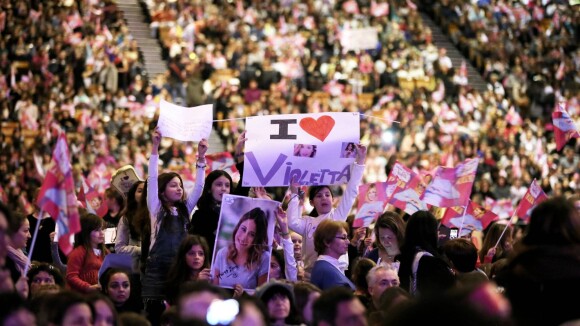 Violetta : Martina Stoessel déclenche la folie chez ses fans à Lyon !