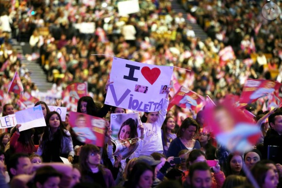 Exclusif - La jolie Martina Stoessel, l'héroïne de la série "Violetta" entamait à la Halle Tony Garnier de Lyon une série de concerts en France - Lyon, le 11 Fevrier 2015.