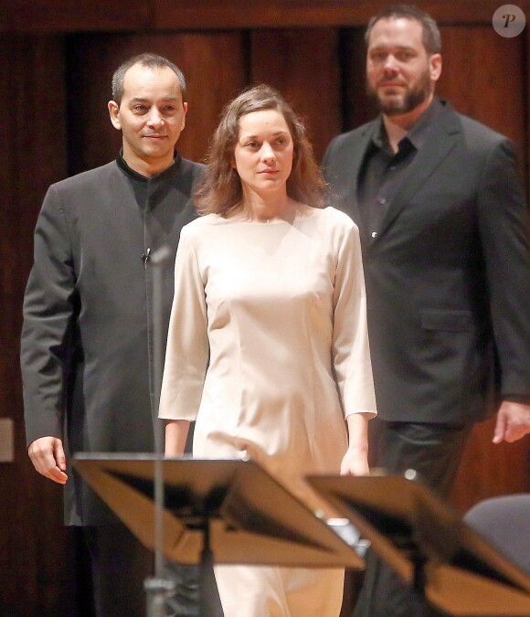Exclusif - Marion Cotillard sur scène pour un spectacle musical unique avec l'Orchestre philharmonique à l'auditorium Rainer III de Monte-Carlo à Monaco le 8 février 2015.