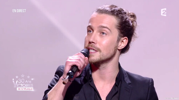 Julien Doré récompensé aux 30e Victoires de la musique, au Zénith de Paris, le 13 février 2015.