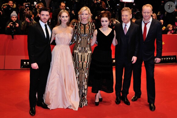 Richard Madden, Lily James, Cate Blanchett, Helena Bonham Carter, Kenneth Branagh et Stellan Skarsgard lors de la première de Cendrillon à la Berlinale, le 13 février 2015.