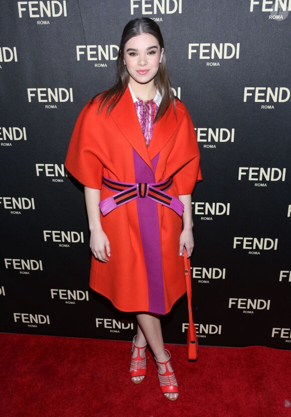 Hailee Steinfeld assiste à l'inauguration de la nouvelle boutique Fendi sur Madison Avenue. New York, le 13 février 2015.