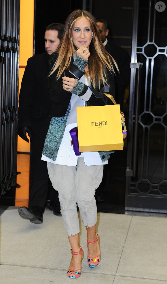 Sarah Jessica Parker quitte la nouvelle boutique Fendi sur Madison Avenue, à l'issue de sa soirée d'inauguration. New York, le 13 février 2015.