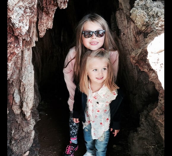 Sur son compte Instagram, Amanda Holden a ajouté une photo de ses deux filles, le 23 août 2014 
