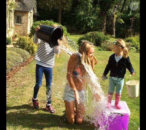 Sur son compte Instagram, Amanda Holden a ajouté une photo d'elle en compagnie de ses deux filles, le 24 août 2014