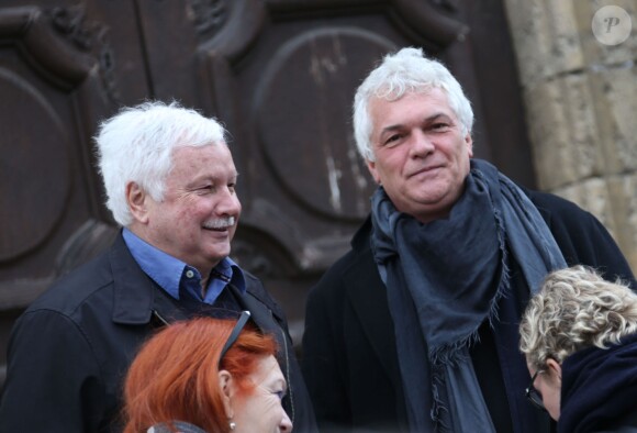 Pat Le Guen (réalisateur du "Club Dorothée") et Rémy Sarrazin, membre du groupe "Les Musclés" lors des obsèques de Claude Chamboisier alias Framboisier, membre du groupe "Les Musclés" en l'église de Robion, le 13 janvier 2015.