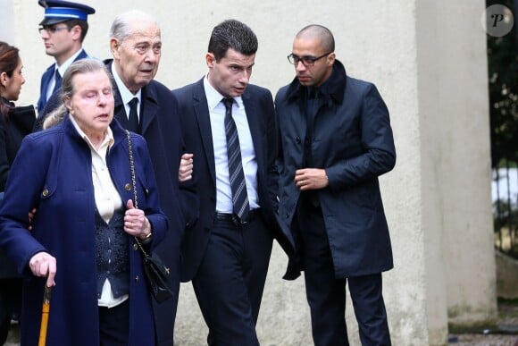 Charles Pasqua et sa femme Jeanne Joly avec un de leur petit fils - Charles Pasqua a assisté aux obsèques de son fils Pierre-Philippe en l'église Notre-Dame des Chênes, dans sa ville natale de Grasse le 17 février 2015.