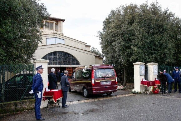 Charles Pasqua a assisté aux obsèques de son fils Pierre-Philippe en l'église Notre-Dame des Chênes, dans sa ville natale de Grasse le 17 février 2015.