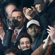  Youri Djorkaeff, Jamel Debbouze et Pierre Niney lors du match de ligue de champions entre le PSG et Chelsea, au Parc des Princes &agrave; Paris le 17 f&eacute;vrier 2015 