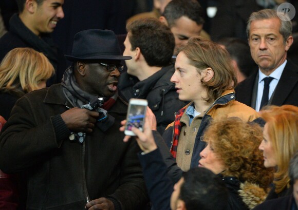 Lilian Thuram et Pierre Sarkozy lors du match de ligue de champions entre le PSG et Chelsea, au Parc des Princes à Paris le 17 février 2015