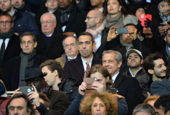 Nicolas Sarkozy, Youri Djorkaeff, Jamel Debbouze, Pierre Niney et Lilian Thuram lors du match de ligue de champions entre le PSG et Chelsea, au Parc des Princes à Paris le 17 février 2015