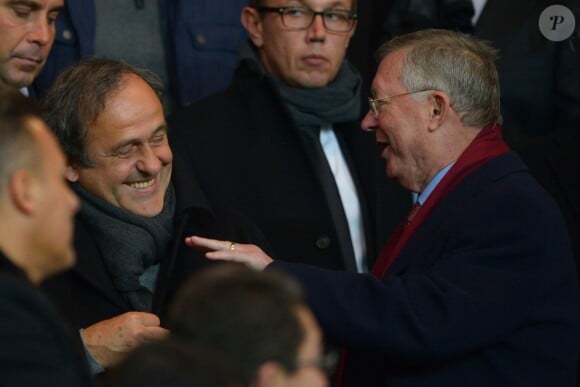 Michel Platini et Sir Alex Ferguson lors du match de ligue de champions entre le PSG et Chelsea, au Parc des Princes à Paris le 17 février 2015