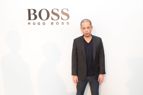 Jason Wu lors du défilé Boss (par Hugo Boss) automne-hiver 2015 au 225 Liberty Street. New York, le 18 février 2015.