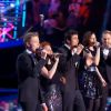 Emji, Martial, Mathieu, Micka et Pauline chantent Time for a change sur le plateau de Nouvelle Star, sur D8, le 19 février 2015