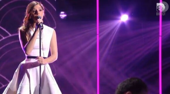 Pauline chante Quelques mots d'amour, sur le plateau de Nouvelle Star sur D8, le 19 février 2015