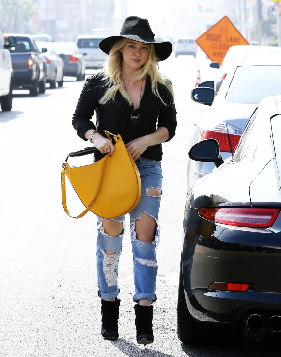 Hilary Duff se promène dans les rues de West Hollywood, le 16 février 2015  