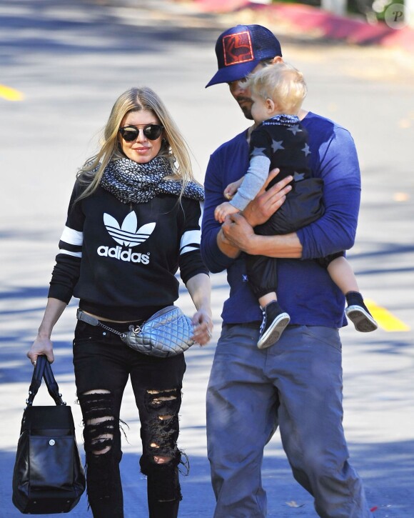 Fergie et Josh Duhamel emmènent leur fils Axl jouer au parc à Los Angeles, le 23 janvier 2015 